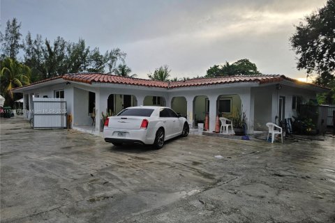 Casa en venta en Miami, Florida, 5 dormitorios, 201.23 m2 № 2014122 - foto 4