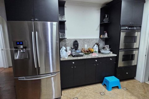 Casa en venta en Miami, Florida, 5 dormitorios, 201.23 m2 № 2014122 - foto 26