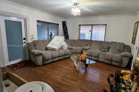 Casa en venta en Miami, Florida, 5 dormitorios, 201.23 m2 № 2014122 - foto 28