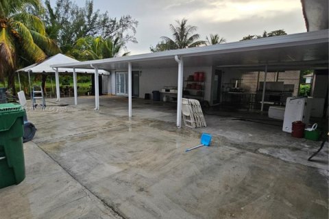 Casa en venta en Miami, Florida, 5 dormitorios, 201.23 m2 № 2014122 - foto 7