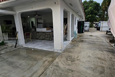 Casa en venta en Miami, Florida, 5 dormitorios, 201.23 m2 № 2014122 - foto 22