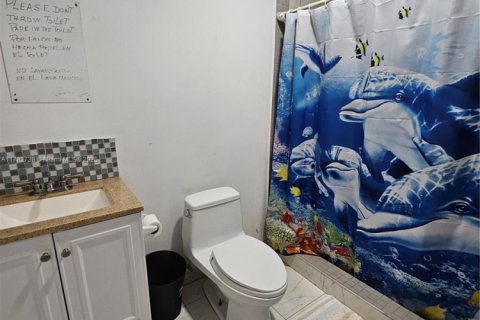 Casa en venta en Miami, Florida, 5 dormitorios, 201.23 m2 № 2014122 - foto 17