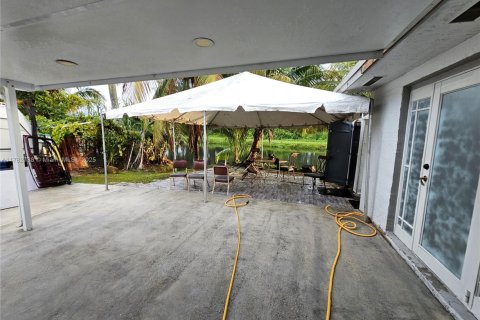 Casa en venta en Miami, Florida, 5 dormitorios, 201.23 m2 № 2014122 - foto 10