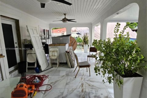 Casa en venta en Miami, Florida, 5 dormitorios, 201.23 m2 № 2014122 - foto 19