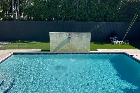 Casa en alquiler en Miami Beach, Florida, 4 dormitorios, 258.55 m2 № 1992223 - foto 13