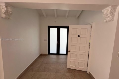 Casa en alquiler en Miami Beach, Florida, 4 dormitorios, 258.55 m2 № 1992223 - foto 17