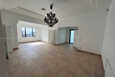 Casa en alquiler en Miami Beach, Florida, 4 dormitorios, 258.55 m2 № 1992223 - foto 19