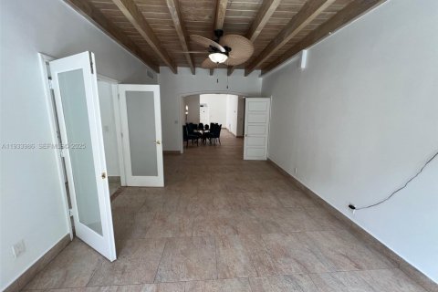 Casa en alquiler en Miami Beach, Florida, 4 dormitorios, 258.55 m2 № 1992223 - foto 21