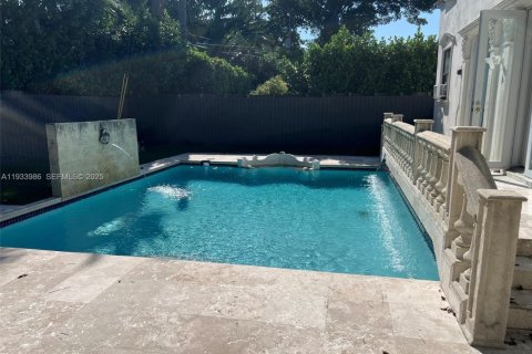 Casa en alquiler en Miami Beach, Florida, 4 dormitorios, 258.55 m2 № 1992223 - foto 8