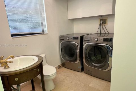 Casa en alquiler en Miami Beach, Florida, 4 dormitorios, 258.55 m2 № 1992223 - foto 29