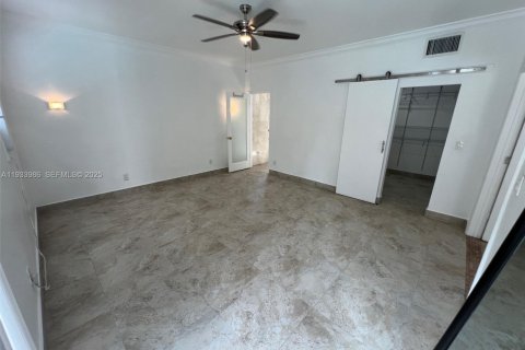 Casa en alquiler en Miami Beach, Florida, 4 dormitorios, 258.55 m2 № 1992223 - foto 23