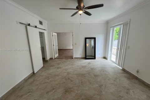 Casa en alquiler en Miami Beach, Florida, 4 dormitorios, 258.55 m2 № 1992223 - foto 25