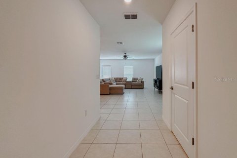Casa en venta en Zephyrhills, Florida, 5 dormitorios, 205.78 m2 № 1743231 - foto 3