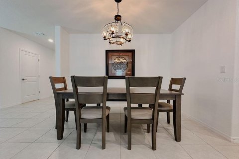 Casa en venta en Zephyrhills, Florida, 5 dormitorios, 205.78 m2 № 1743231 - foto 6