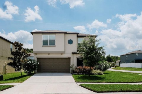 Casa en venta en Zephyrhills, Florida, 5 dormitorios, 205.78 m2 № 1743231 - foto 1