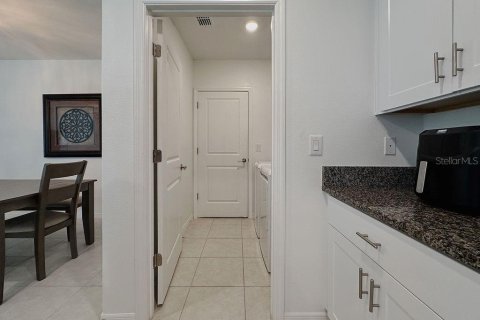 Casa en venta en Zephyrhills, Florida, 5 dormitorios, 205.78 m2 № 1743231 - foto 12