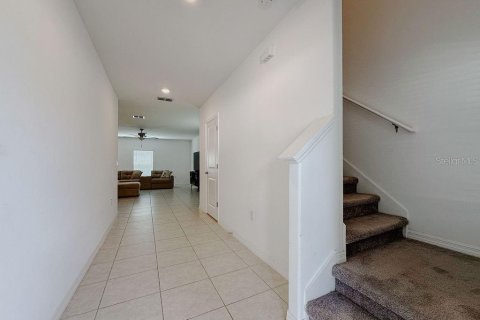 Casa en venta en Zephyrhills, Florida, 5 dormitorios, 205.78 m2 № 1743231 - foto 2