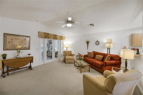 House in Leesburg, Florida 2 bedrooms, 112.6 sq.m. № 2223407 - photo 3