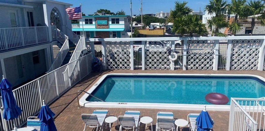Estudio en el Condominio en Lauderdale-by-the-Sea, Florida № 1154223