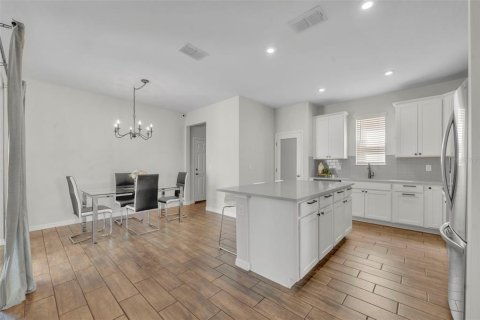 Casa en venta en Orlando, Florida, 3 dormitorios, 192.31 m2 № 2277410 - foto 8