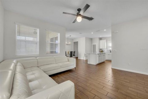 Casa en venta en Orlando, Florida, 3 dormitorios, 192.31 m2 № 2277410 - foto 4