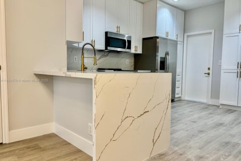 Townhouse in Weston, Florida 2 bedrooms, 117.15 sq.m. № 1882188 - photo 14