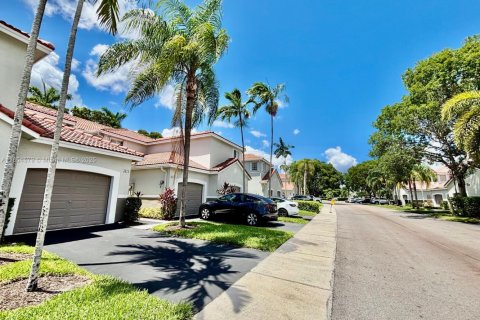 Townhouse in Weston, Florida 2 bedrooms, 117.15 sq.m. № 1882188 - photo 4