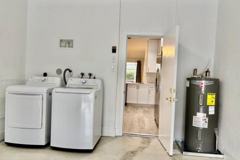 Townhouse in Weston, Florida 2 bedrooms, 117.15 sq.m. № 1882188 - photo 19