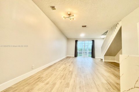 Townhouse in Weston, Florida 2 bedrooms, 117.15 sq.m. № 1882188 - photo 26