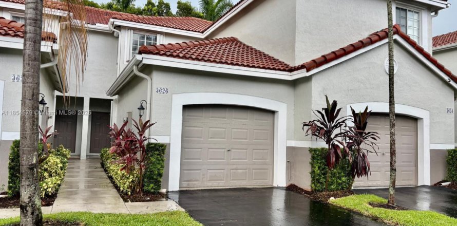 Townhouse in Weston, Florida 2 bedrooms, 117.15 sq.m. № 1882188