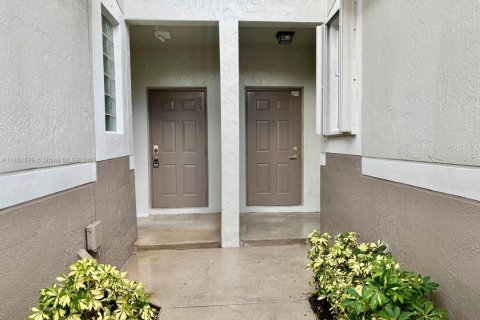 Townhouse in Weston, Florida 2 bedrooms, 117.15 sq.m. № 1882188 - photo 10