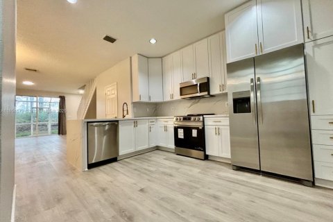 Townhouse in Weston, Florida 2 bedrooms, 117.15 sq.m. № 1882188 - photo 13