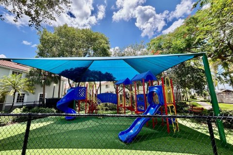 Townhouse in Weston, Florida 2 bedrooms, 117.15 sq.m. № 1882188 - photo 9