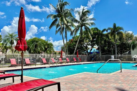 Townhouse in Weston, Florida 2 bedrooms, 117.15 sq.m. № 1882188 - photo 7