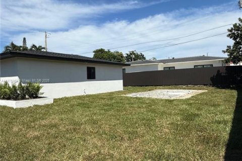 Villa ou maison à vendre à Miami, Floride: 3 chambres, 132.57 m2 № 1896146 - photo 2