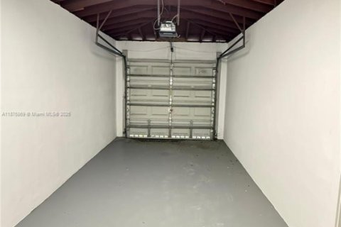 Villa ou maison à vendre à Miami, Floride: 3 chambres, 132.57 m2 № 1896146 - photo 18