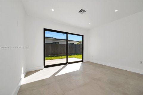 Villa ou maison à vendre à Miami, Floride: 3 chambres, 132.57 m2 № 1896146 - photo 26