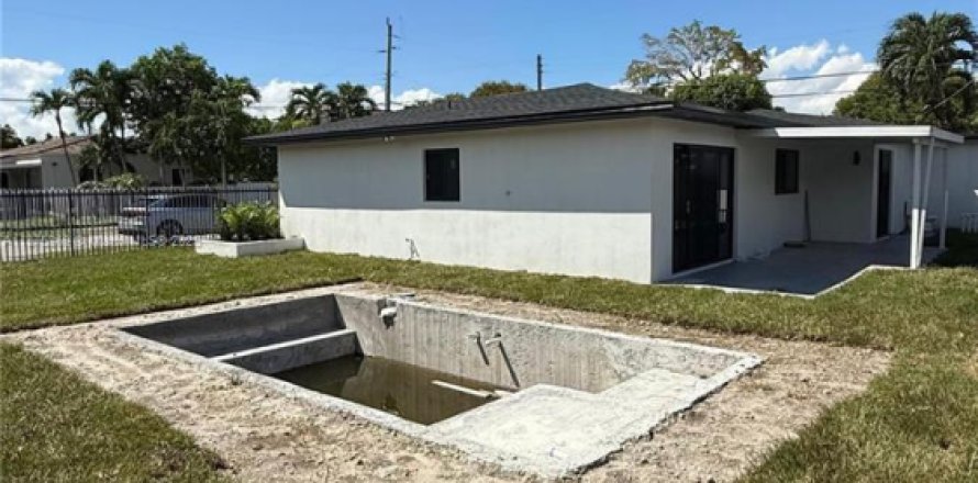 House in Miami, Florida 3 bedrooms, 132.57 sq.m. № 1896146