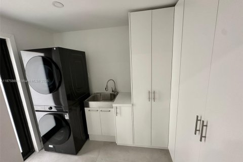 Villa ou maison à vendre à Miami, Floride: 3 chambres, 132.57 m2 № 1896146 - photo 11