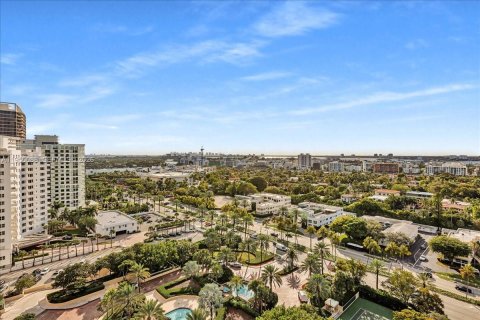 Condo in Bal Harbour, Florida, 2 bedrooms  № 2006866 - photo 23