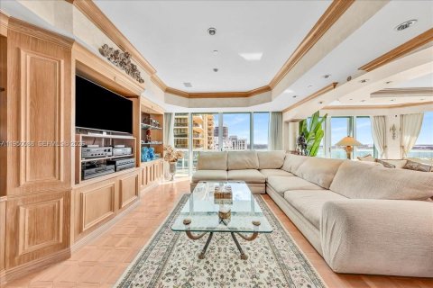 Condo in Bal Harbour, Florida, 2 bedrooms  № 2006866 - photo 20