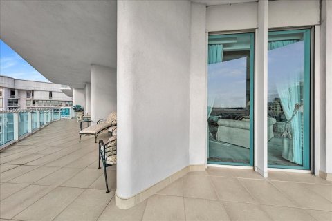 Condo in Bal Harbour, Florida, 2 bedrooms  № 2006866 - photo 27