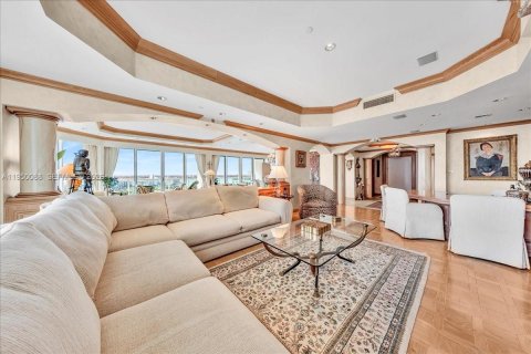 Condo in Bal Harbour, Florida, 2 bedrooms  № 2006866 - photo 9