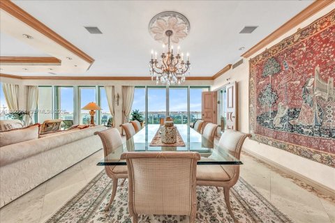 Condo in Bal Harbour, Florida, 2 bedrooms  № 2006866 - photo 18