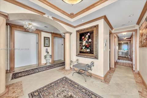 Condo in Bal Harbour, Florida, 2 bedrooms  № 2006866 - photo 4