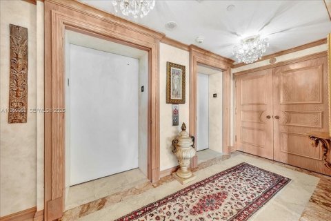 Condo in Bal Harbour, Florida, 2 bedrooms  № 2006866 - photo 6