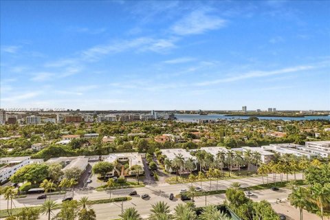 Condo in Bal Harbour, Florida, 2 bedrooms  № 2006866 - photo 24