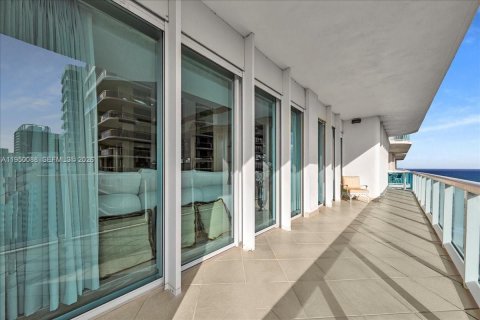 Condo in Bal Harbour, Florida, 2 bedrooms  № 2006866 - photo 29