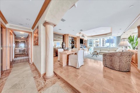 Condo in Bal Harbour, Florida, 2 bedrooms  № 2006866 - photo 21