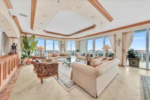 Condo in Bal Harbour, Florida, 2 bedrooms  № 2006866 - photo 12